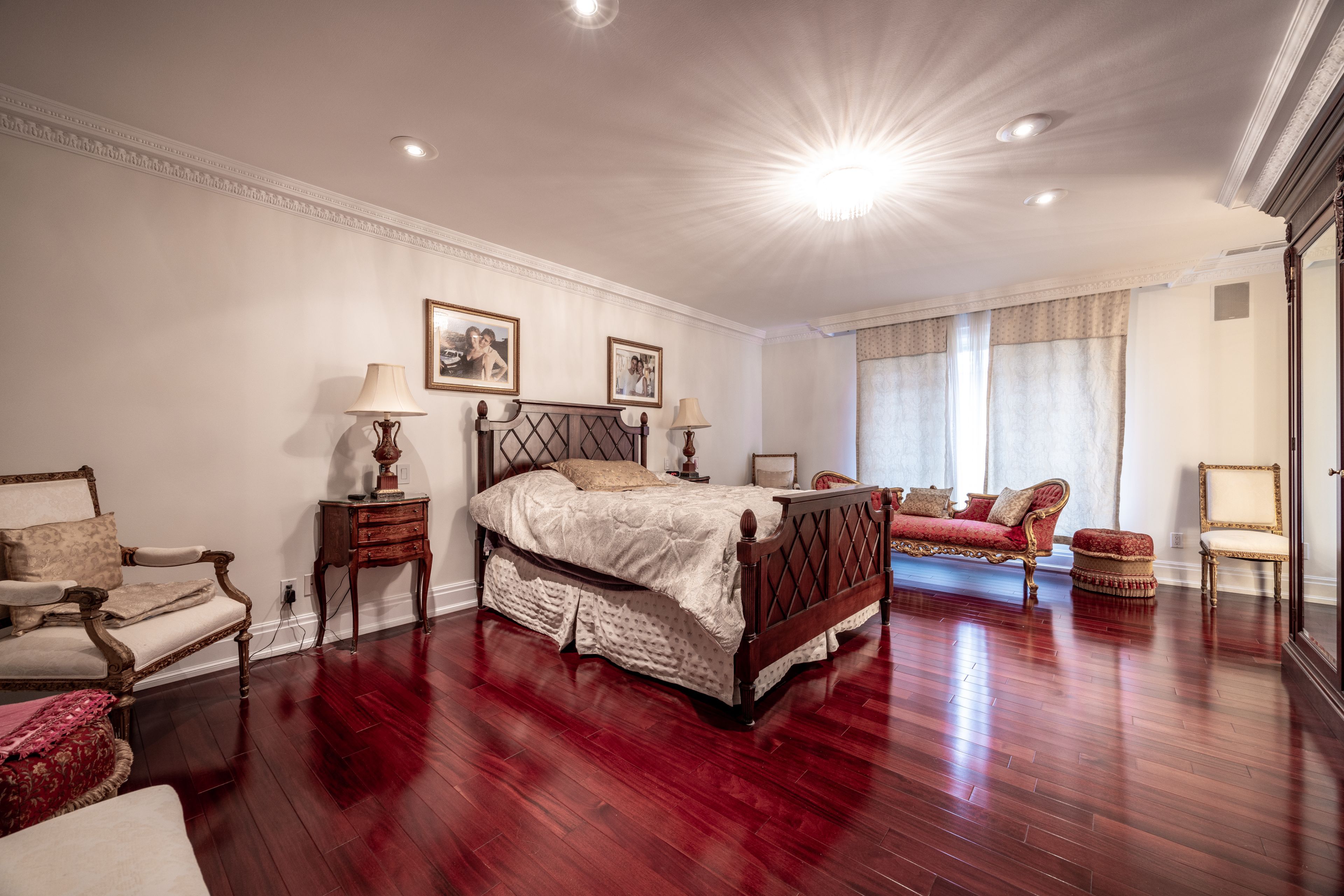 6 Versailles Court