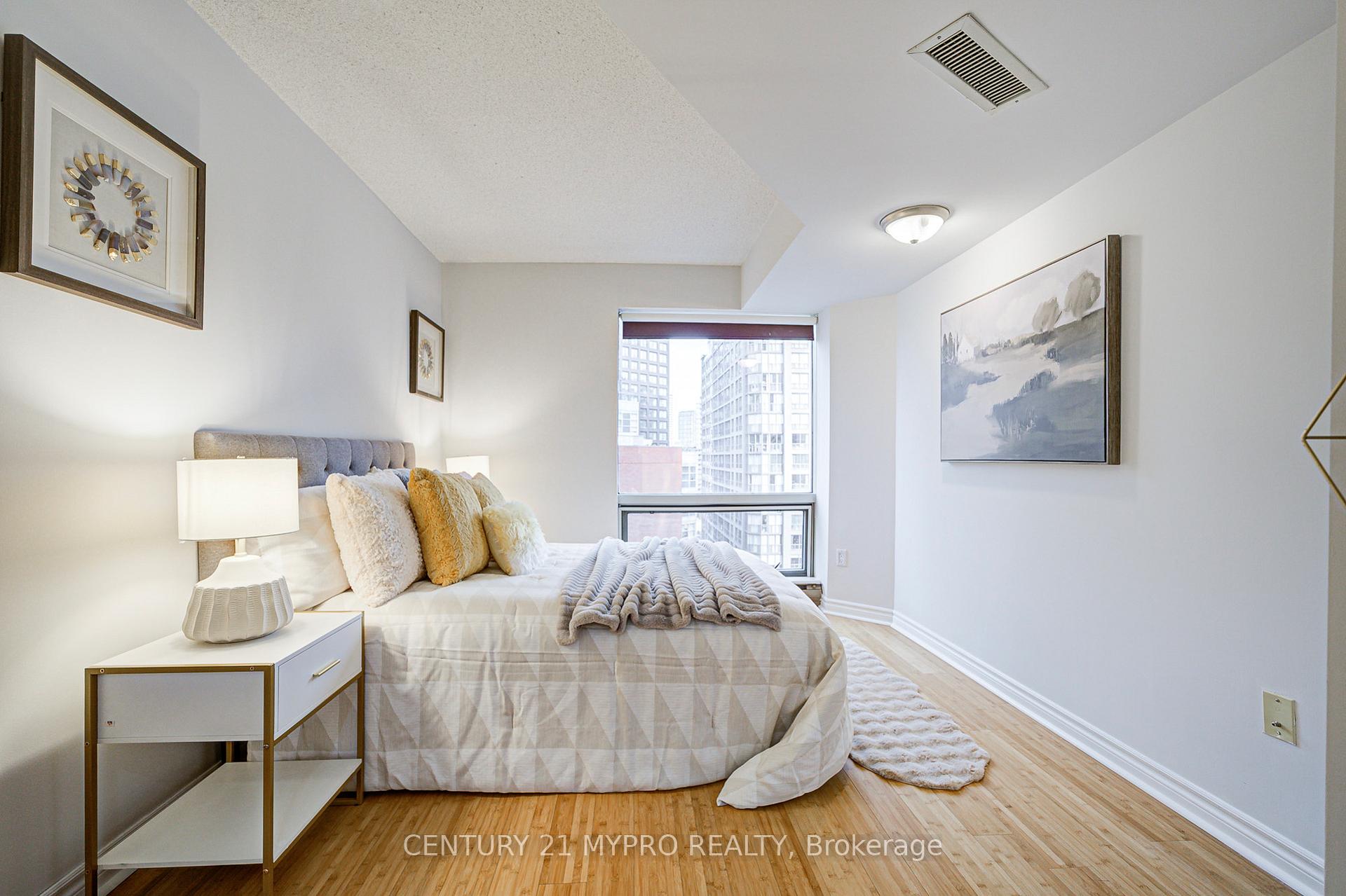 2 Bedrooms Condo at 1001 Bay, Toronto For sale
