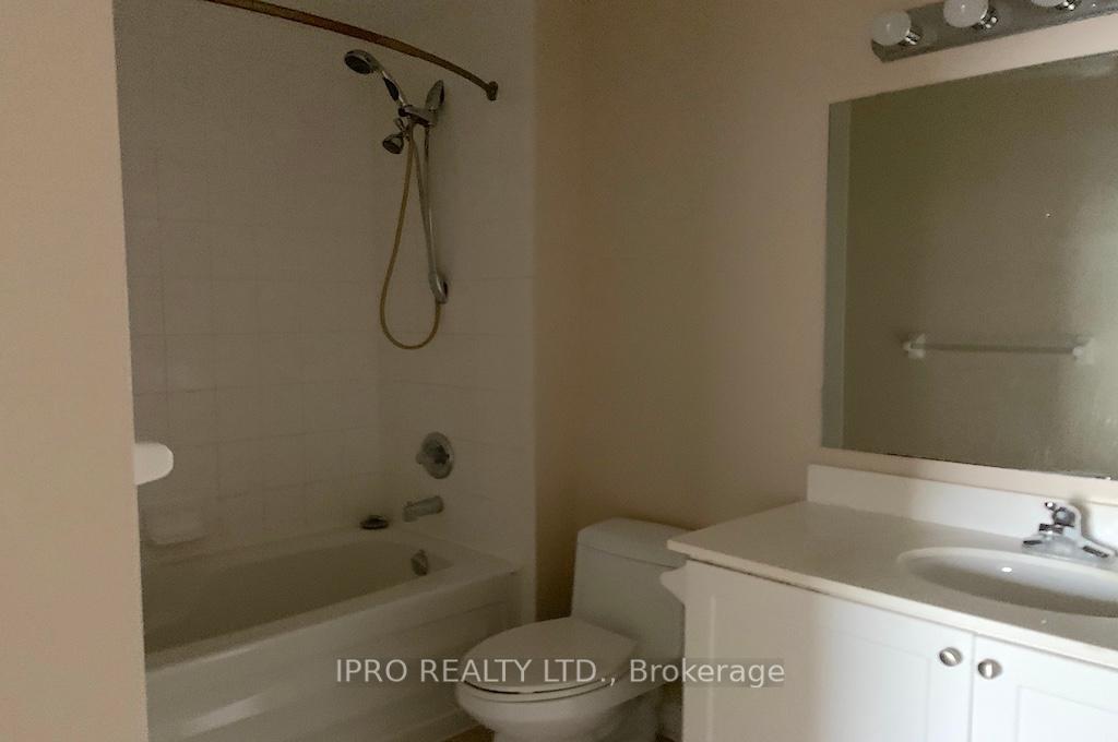 3 Bedrooms Condo at 388 Prince of Wales, Mississauga For sale