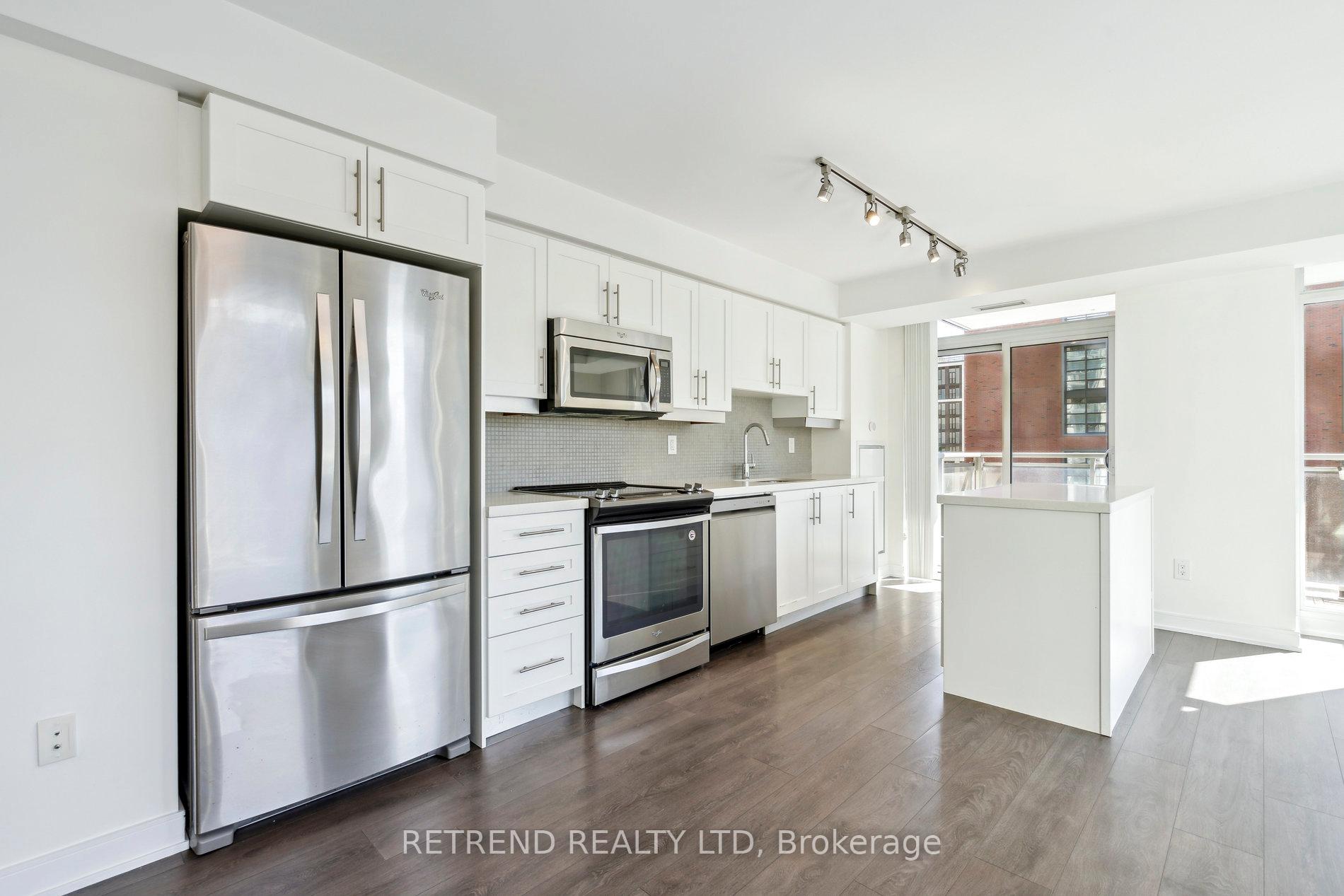 3 Bedrooms Condo at 525 Adelaide, Toronto For sale