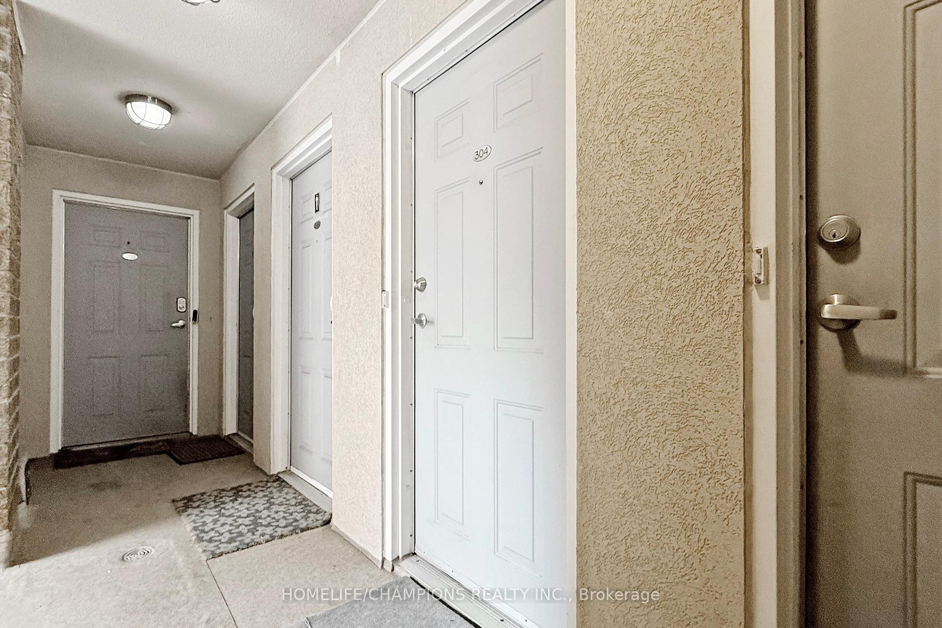 2 Bedrooms Condo at 35 Strangford, Toronto For sale