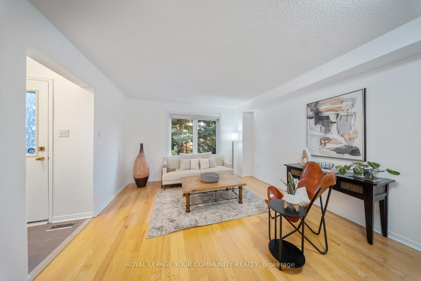 3 Bedrooms Condo at 5865 Dalebrook, Mississauga For sale