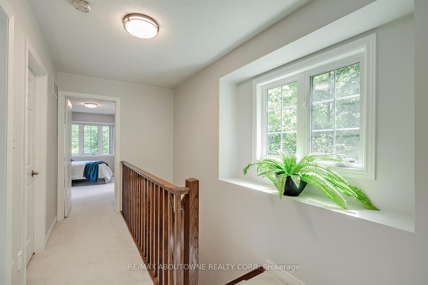 3 Bedrooms Condo at 233 Duskywing, Oakville For sale