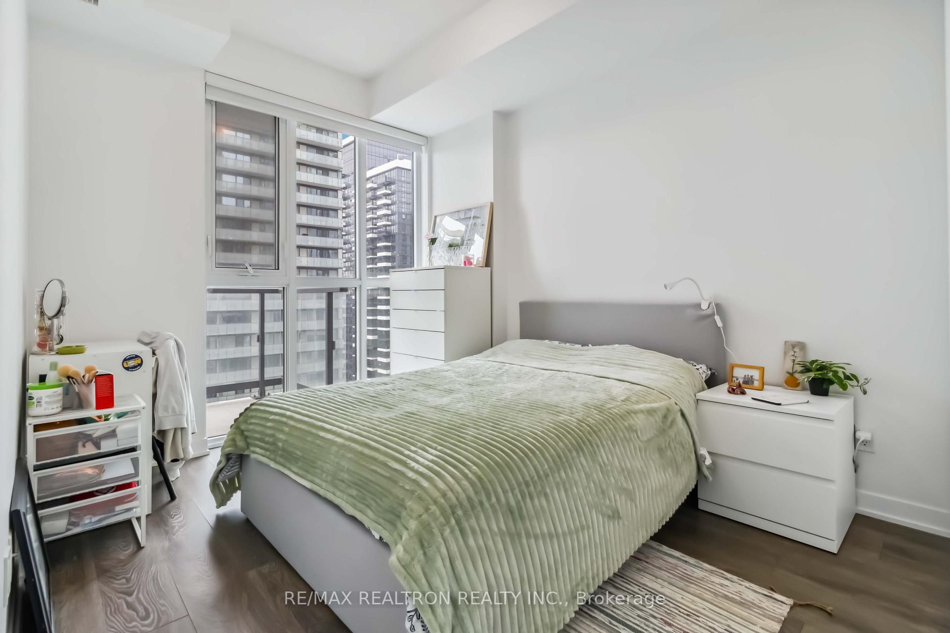 1 Bedroom Condo at 87 Peter,  Toronto For sale