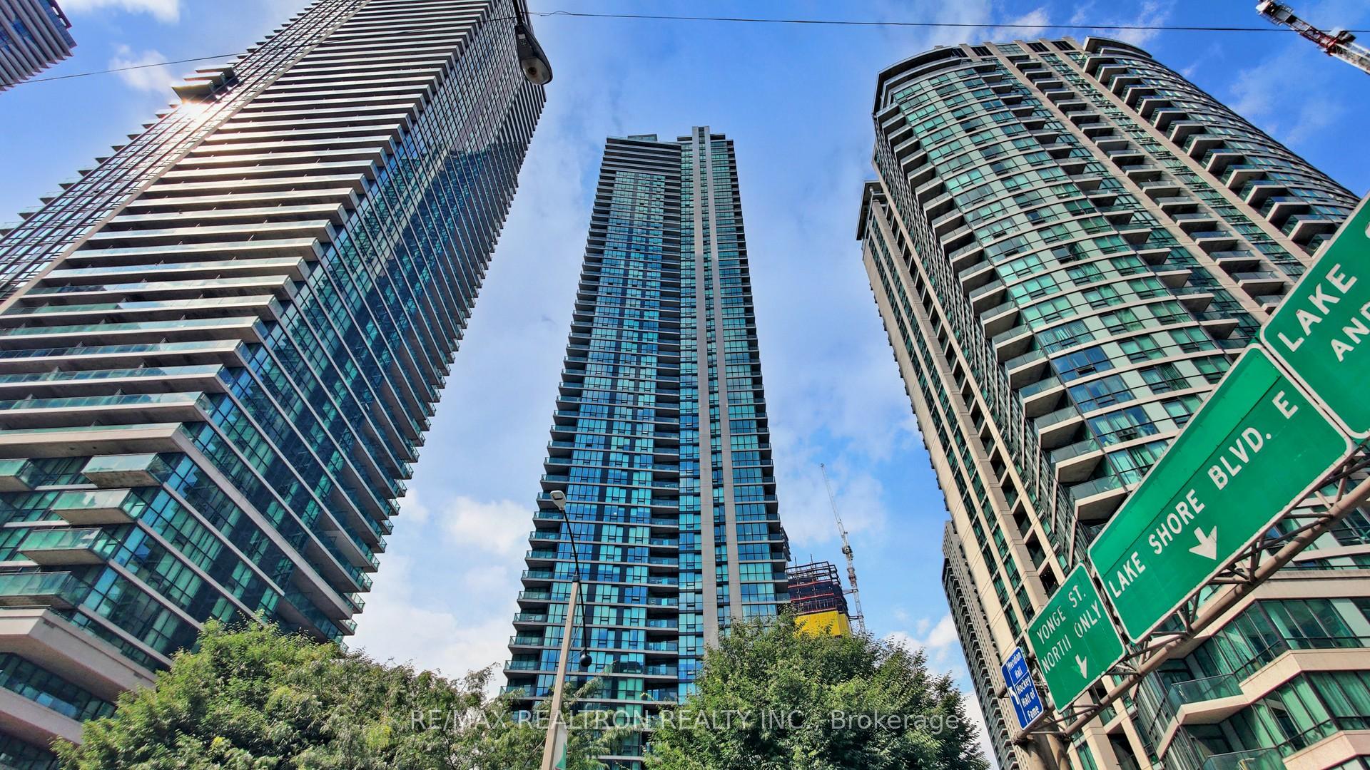 1 Bedroom Condo at 18 Harbour, Toronto For sale