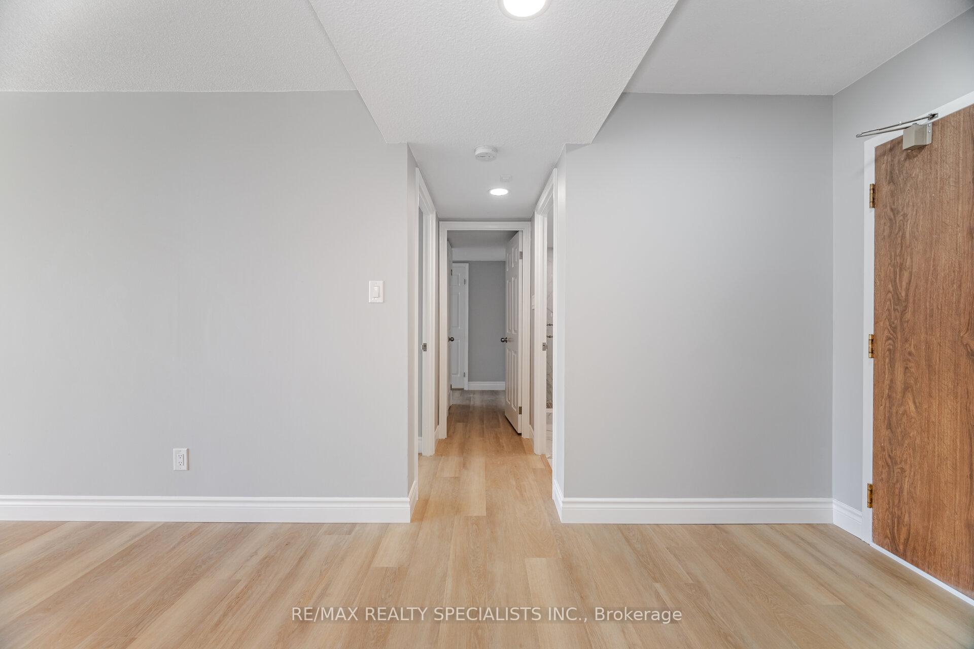 3 Bedrooms Condo at 1240 Marlborough, Oakville For sale