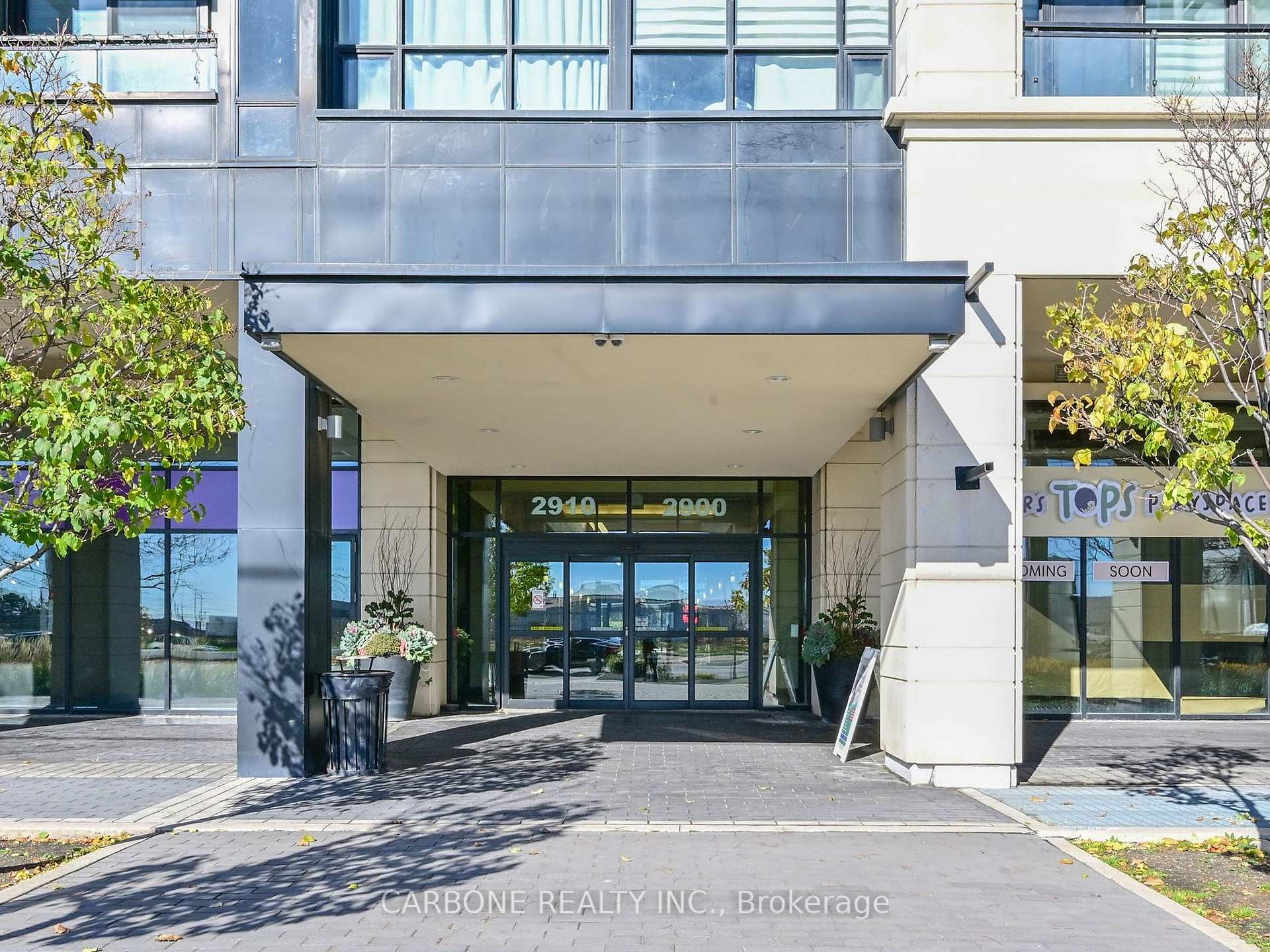 3 Bedrooms Condo at 2900 Hwy 7, Vaughan For sale