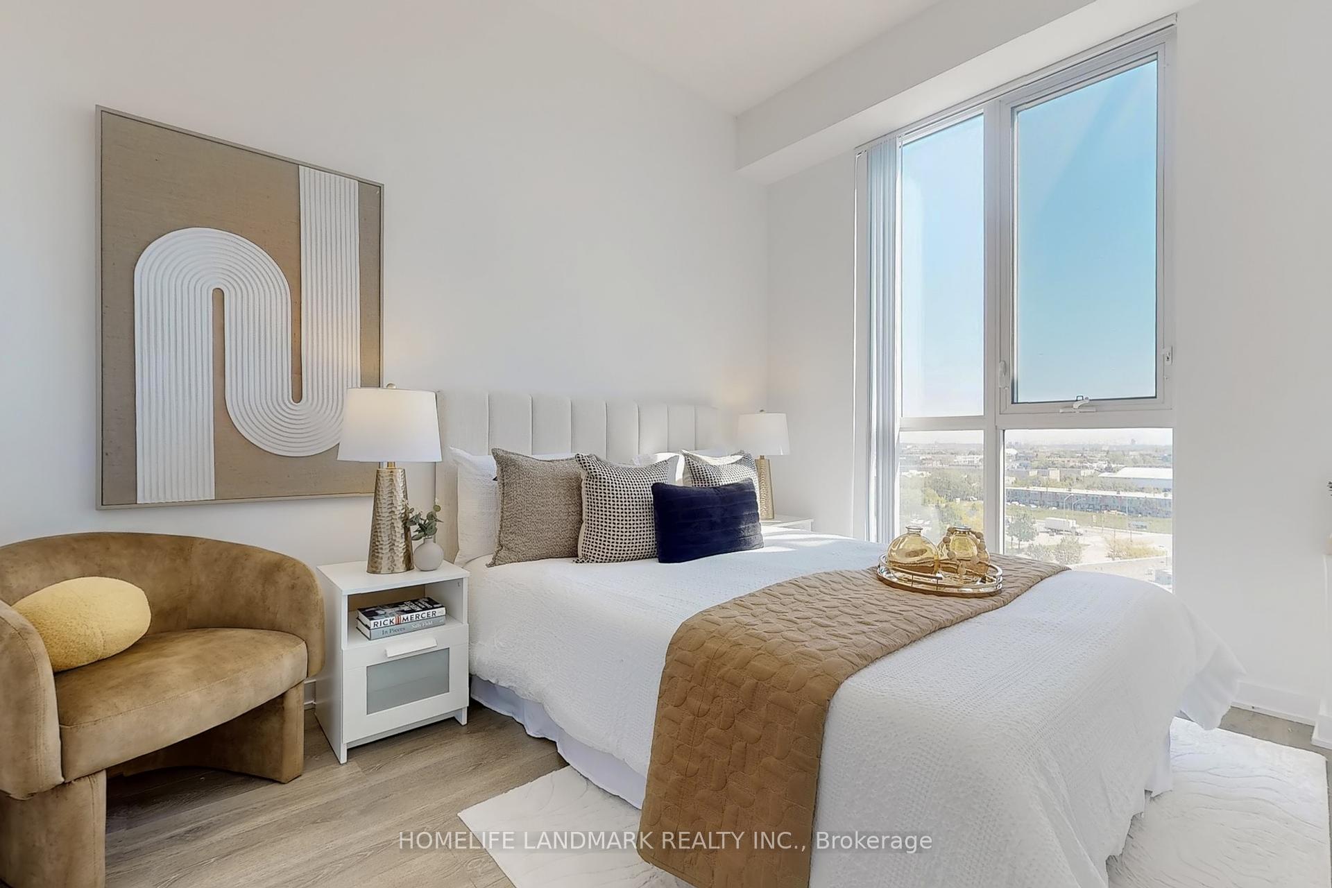 2 Bedrooms Condo at 60 Honeycrisp, Vaughan For sale