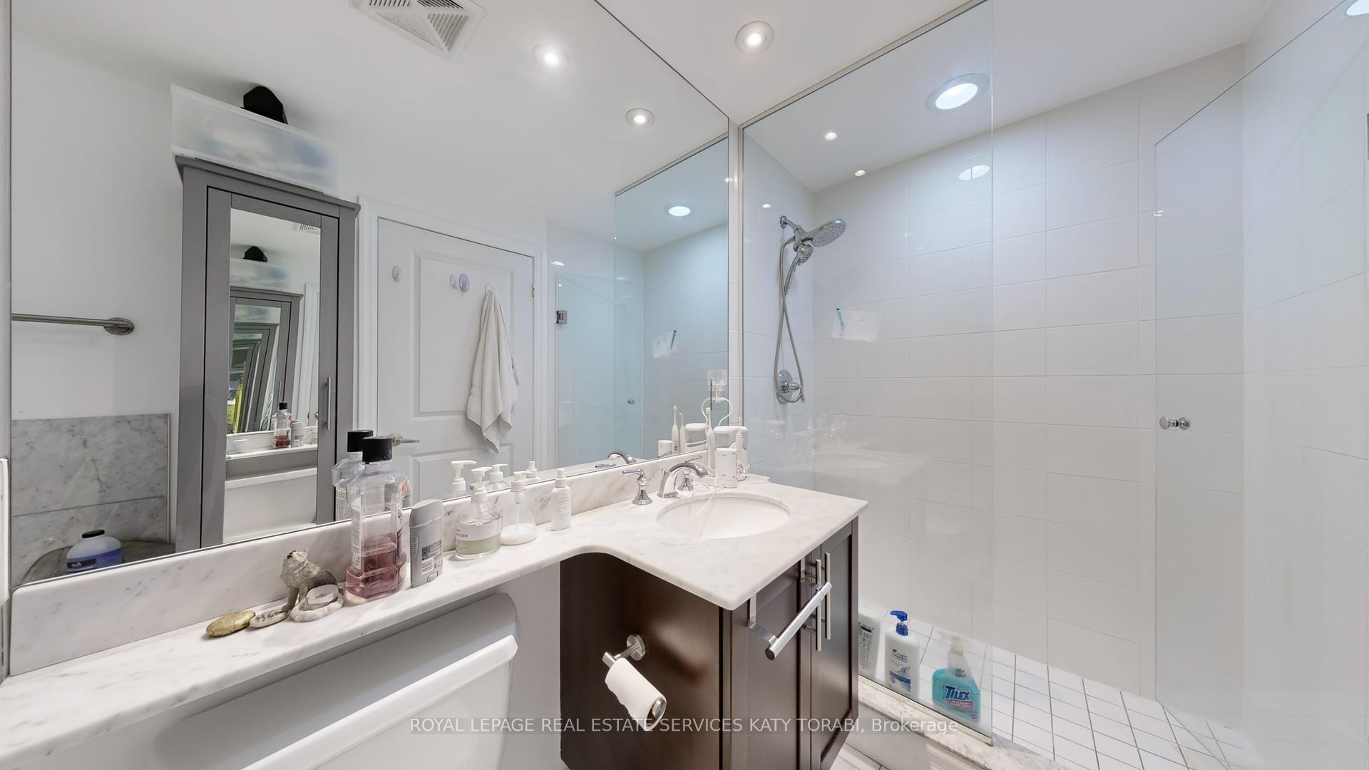 3 Bedrooms Condo at 628 Fleet, Toronto For sale