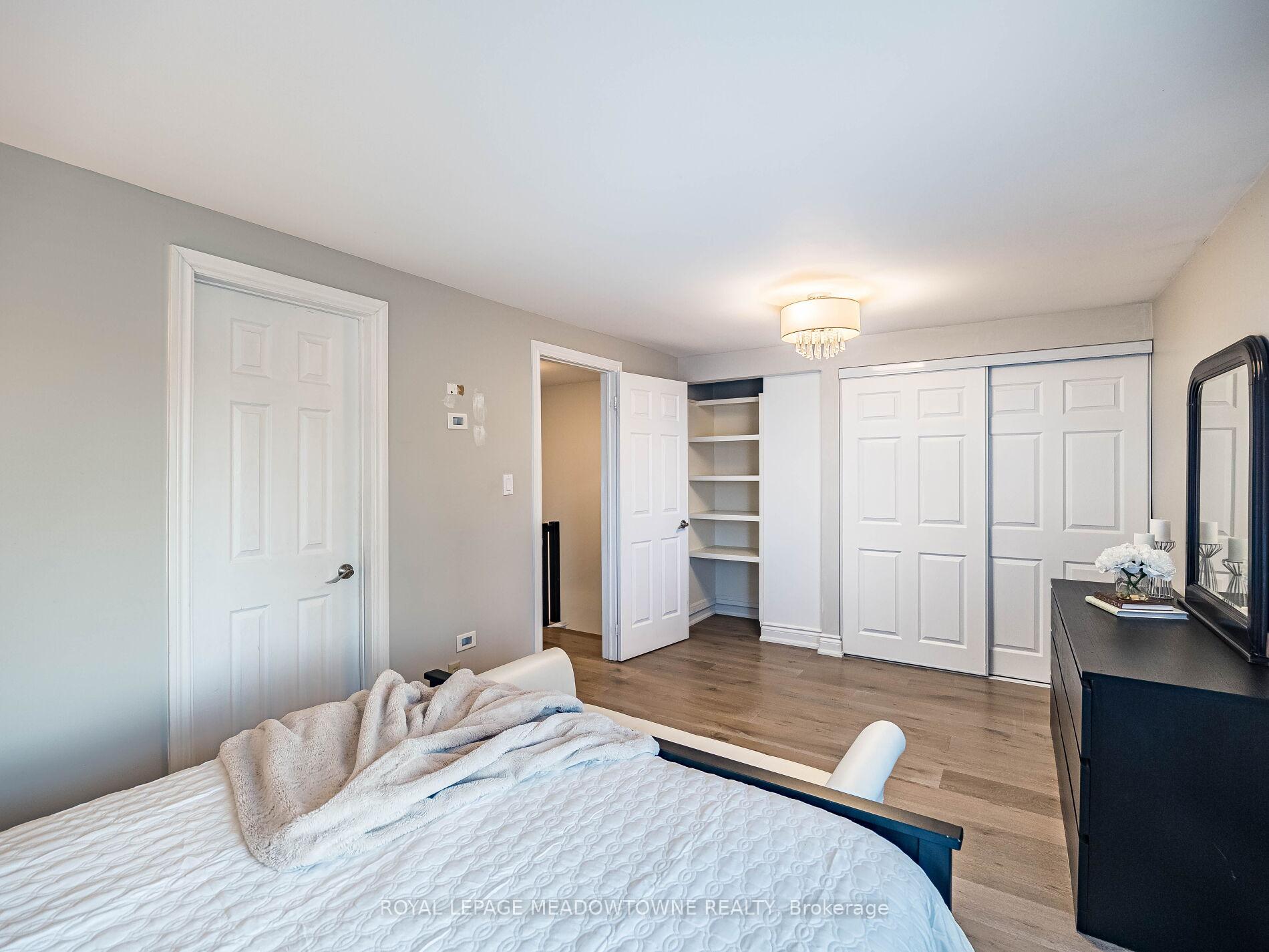 3 Bedrooms Condo at 6780 Formentera, Mississauga For sale