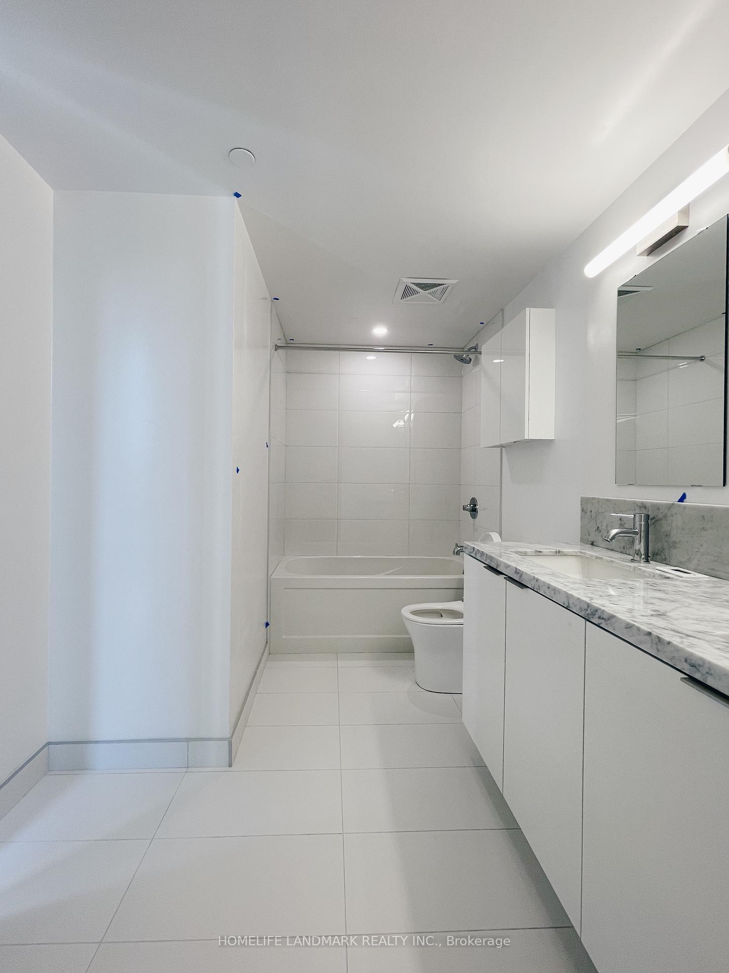 3 Bedrooms Condo at 238 Simcoe,  Toronto For sale