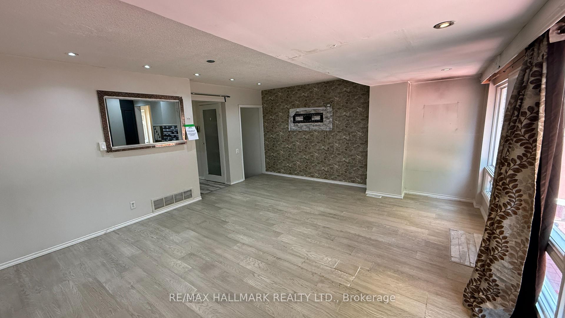 4 Bedrooms Condo at 3600 Morning Star, Mississauga For sale