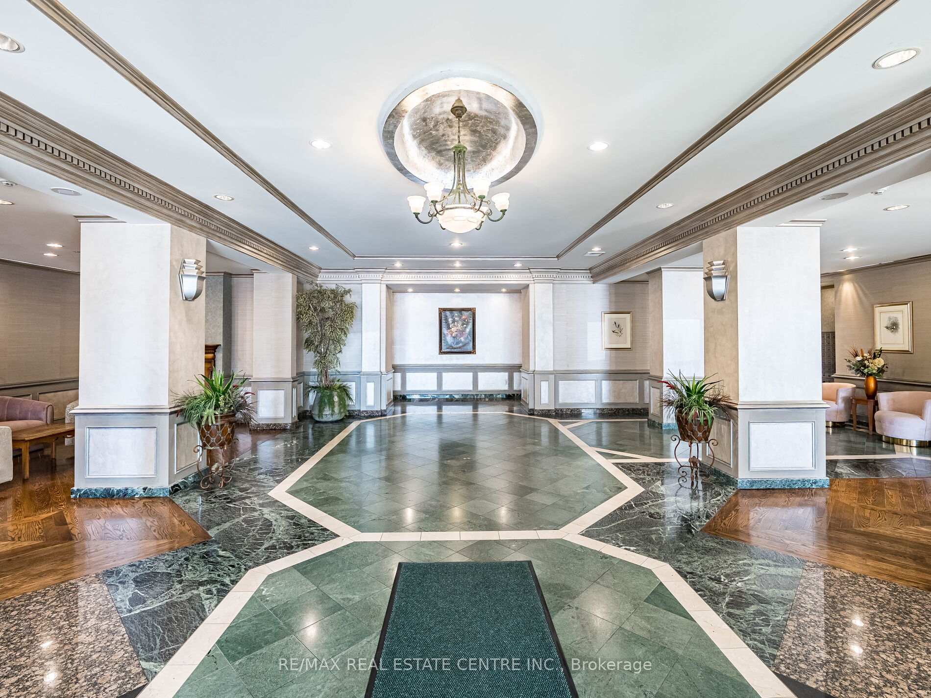 3 Bedrooms Condo at 168 Bonis, Toronto For sale