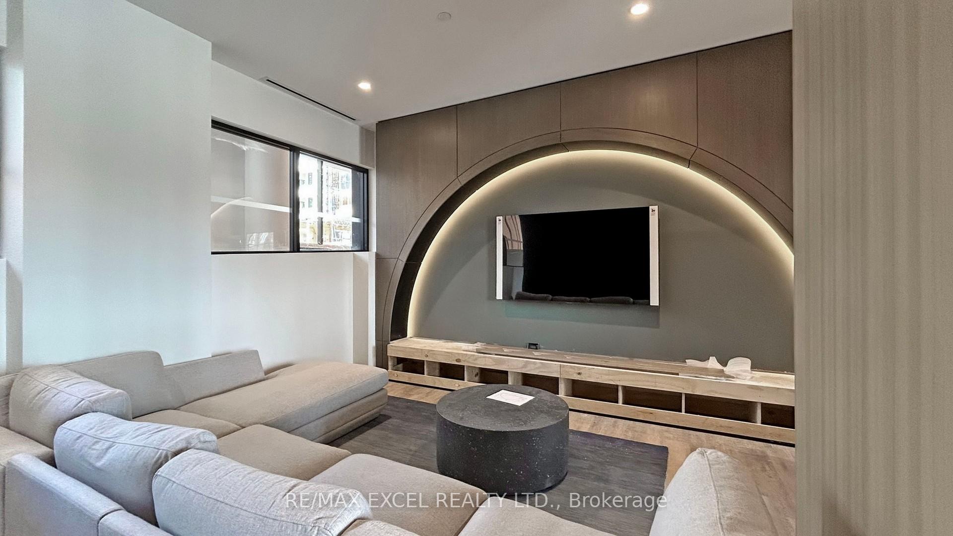 1 Bedroom Condo at 8 Beverley Glen, Vaughan For sale