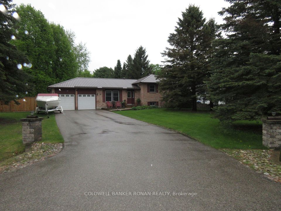15 Burbank Circle, Adjala-Tosorontio, ON L0M 1J0