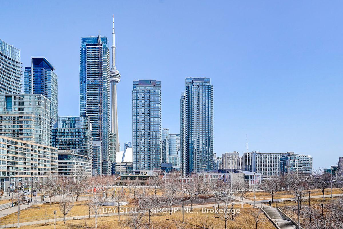 2 Bedrooms Condo at 85 Queens Wharf, Toronto For sale