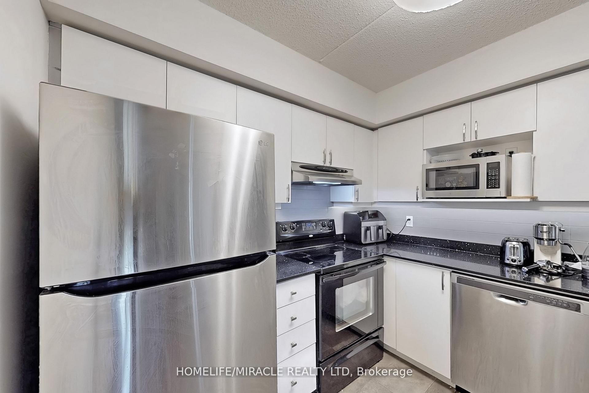 2 Bedrooms Condo at 1440 Bishops, Oakville For sale