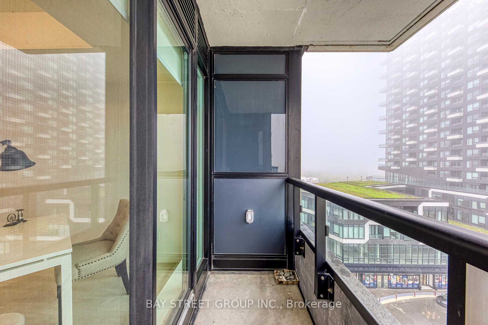 2 Bedrooms Condo at 2485 Taunton, Oakville For sale