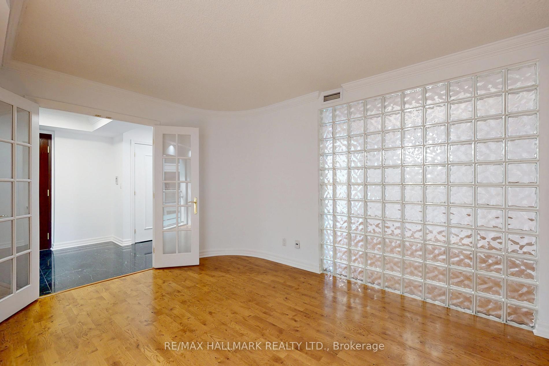 2 Bedrooms Condo at 2727 Yonge, Toronto For sale