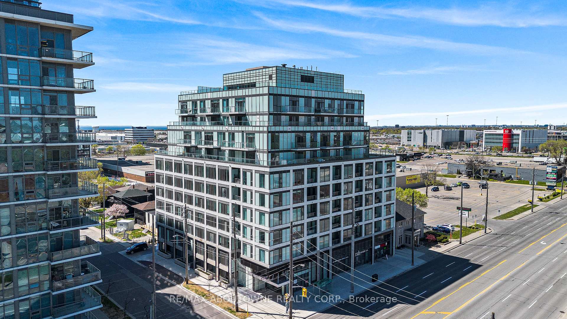3 Bedrooms Condo at 1195 The Queensway, Toronto For sale