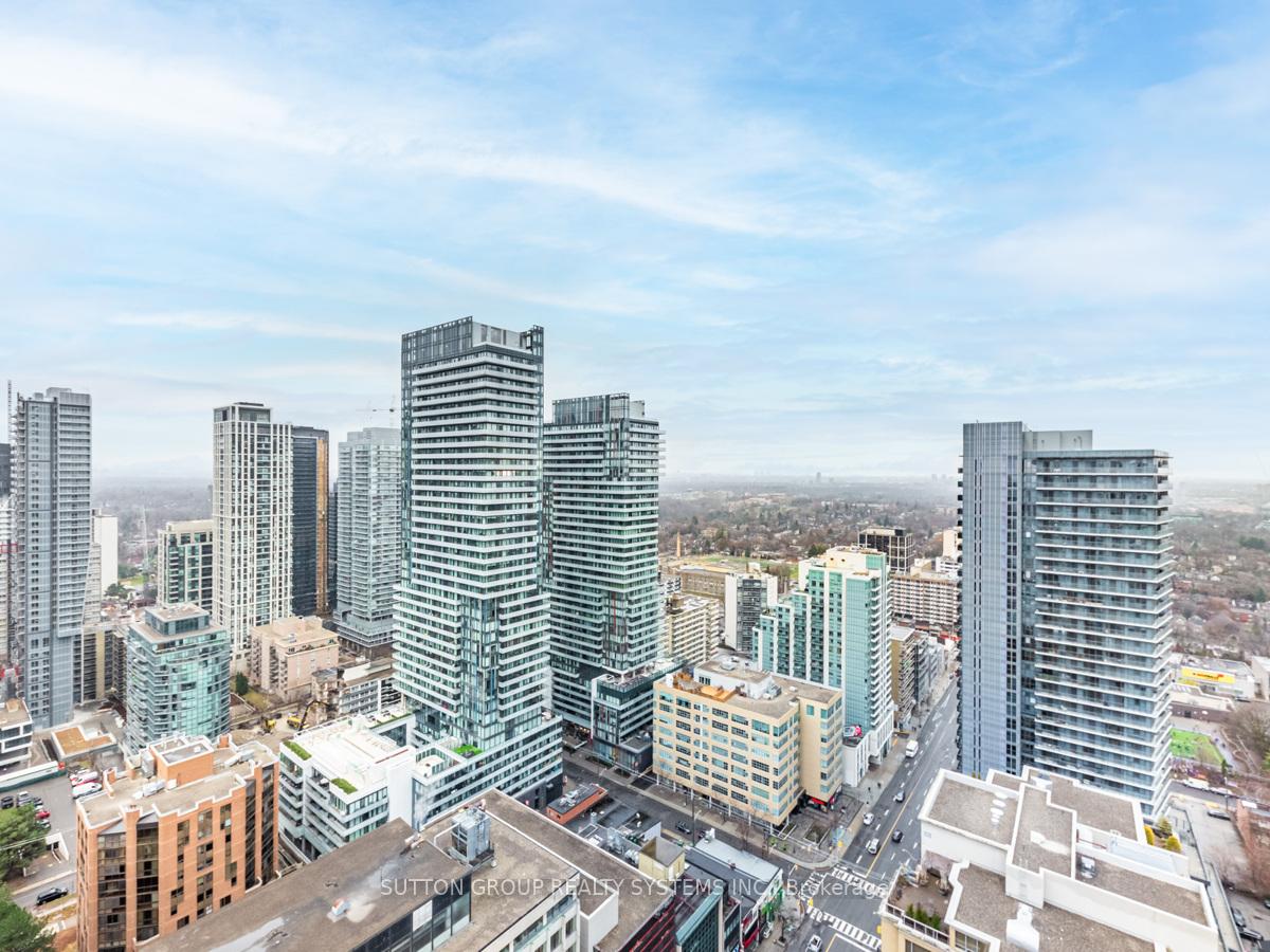 2 Bedrooms Condo at 98 Lillian, Toronto For sale