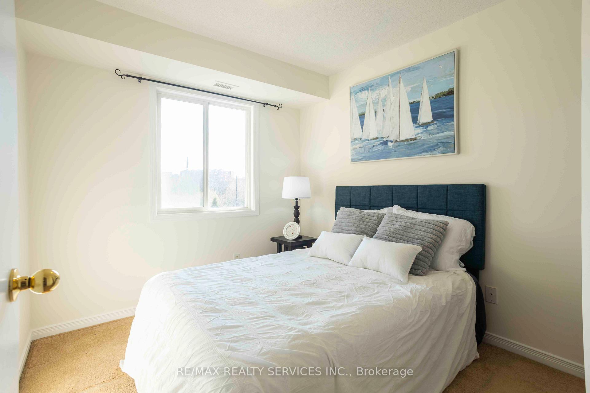 3 Bedrooms Condo at 684 Warden, Toronto For sale