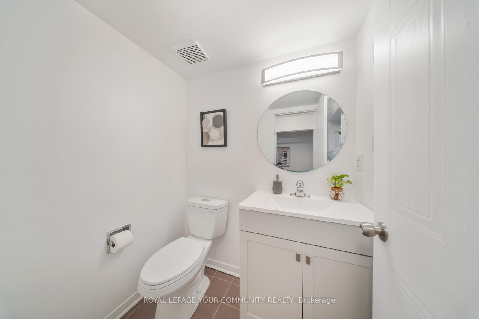 3 Bedrooms Condo at 5865 Dalebrook, Mississauga For sale