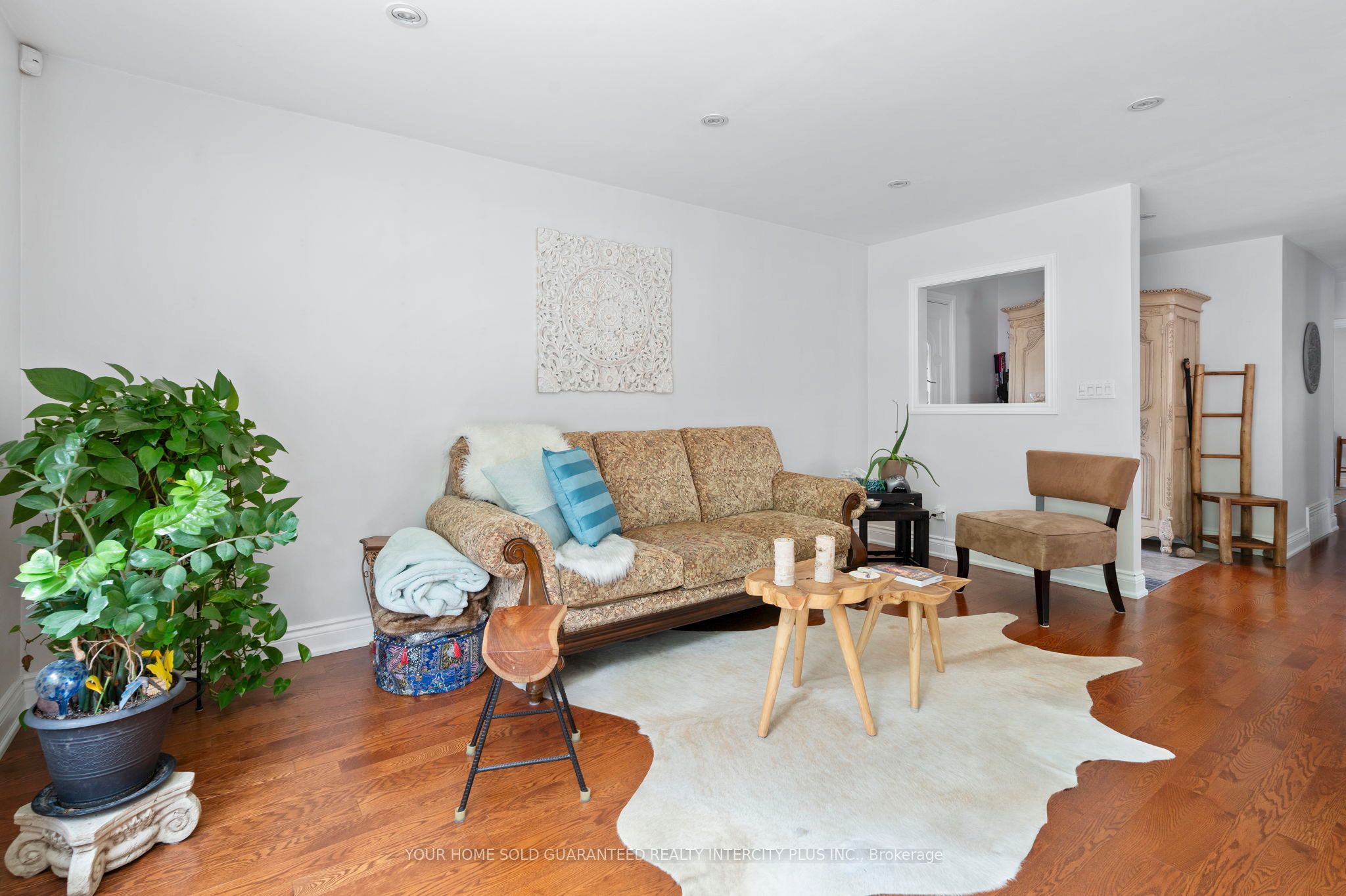 8 Neapolitan Drive