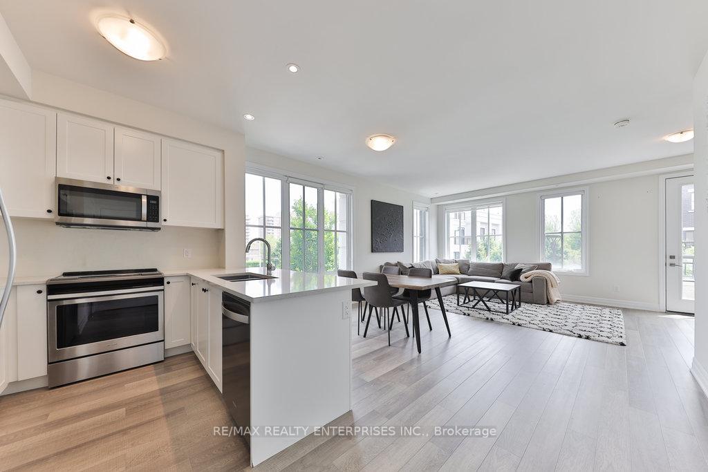 2 Bedrooms Condo at 657 Cricklewood, Mississauga For sale