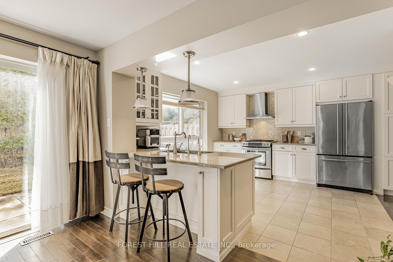 5 Bedrooms Condo at 21 Snowshoe Mill, Toronto For sale