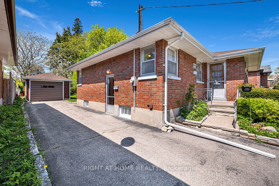 154 Chadburn Street, Oshawa, ON L1H 5V4
