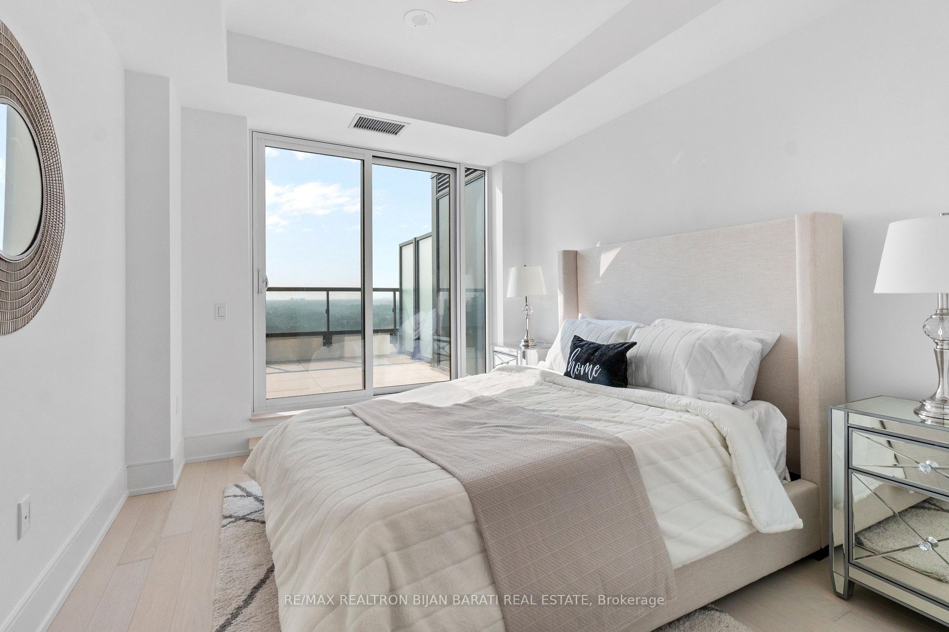 3 Bedrooms Condo at 10 Inn On The Park, Toronto For sale