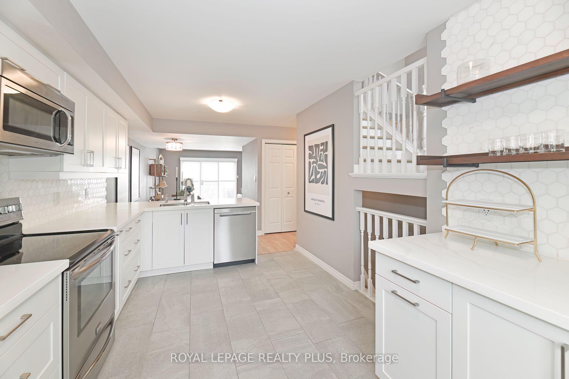 3 Bedrooms Condo at 4045 Upper Middle, Burlington For sale