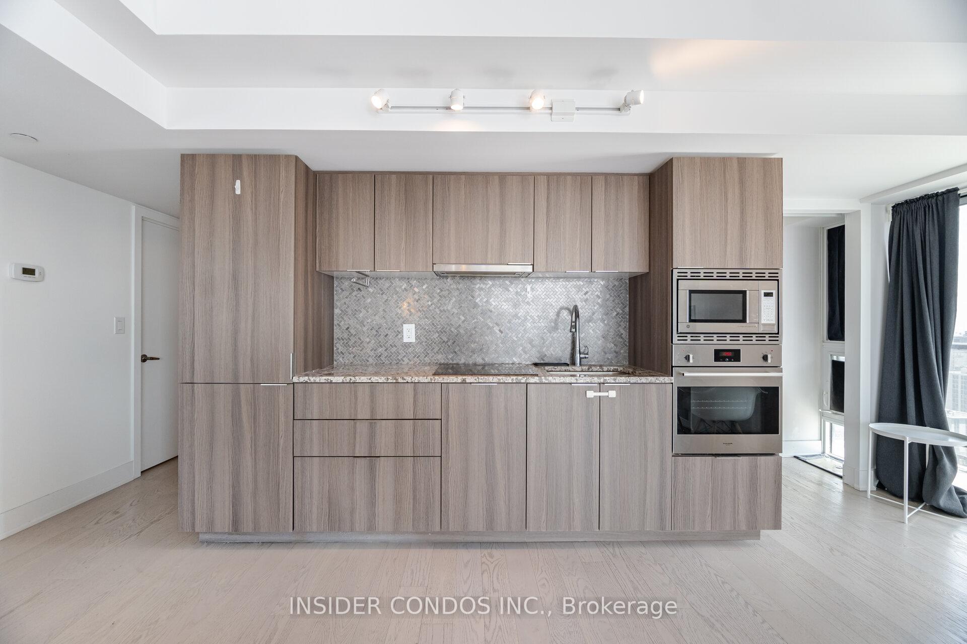 2 Bedrooms Condo at 955 Bay, Toronto For sale