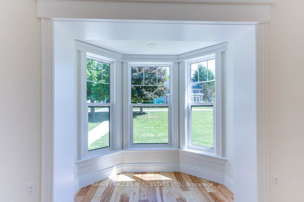 16 Hillcrest Street W
