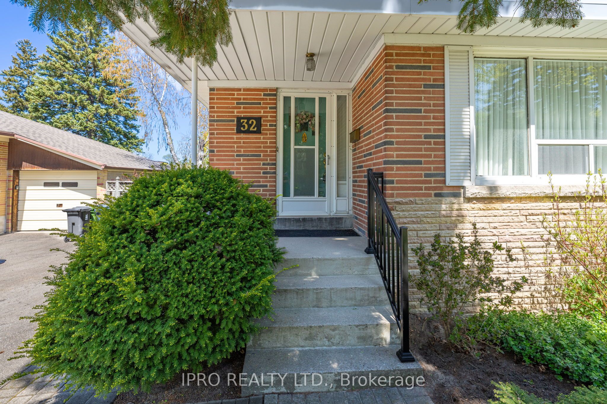 32 Cloverhill Road