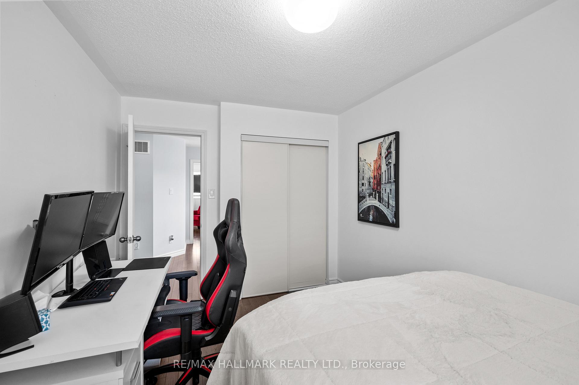 3 Bedrooms Condo at 5950 Glen Erin,  Mississauga For sale