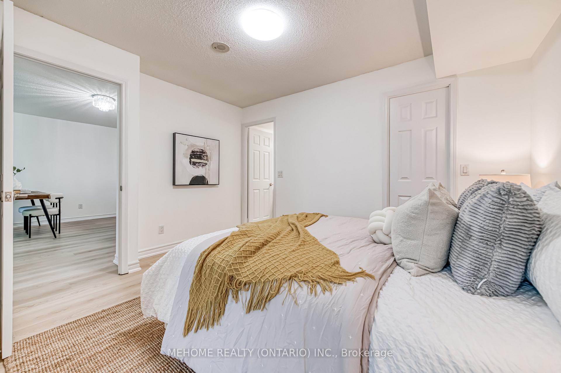 3 Bedrooms Condo at 19 Grand Trunk, Toronto For sale