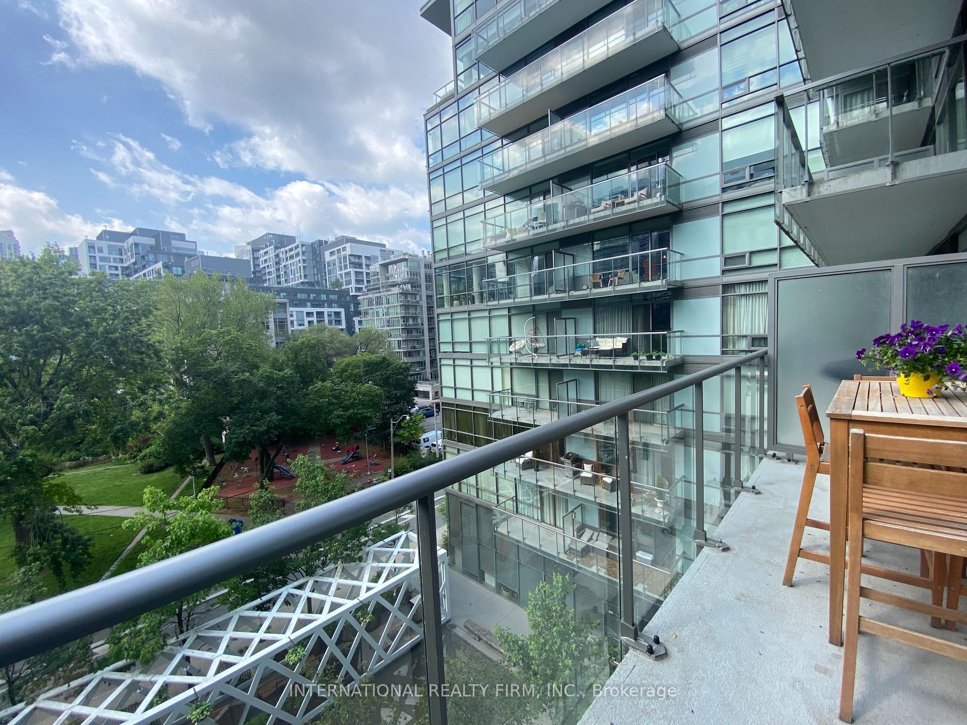 2 Bedrooms Condo at 55 Stewart, Toronto For sale