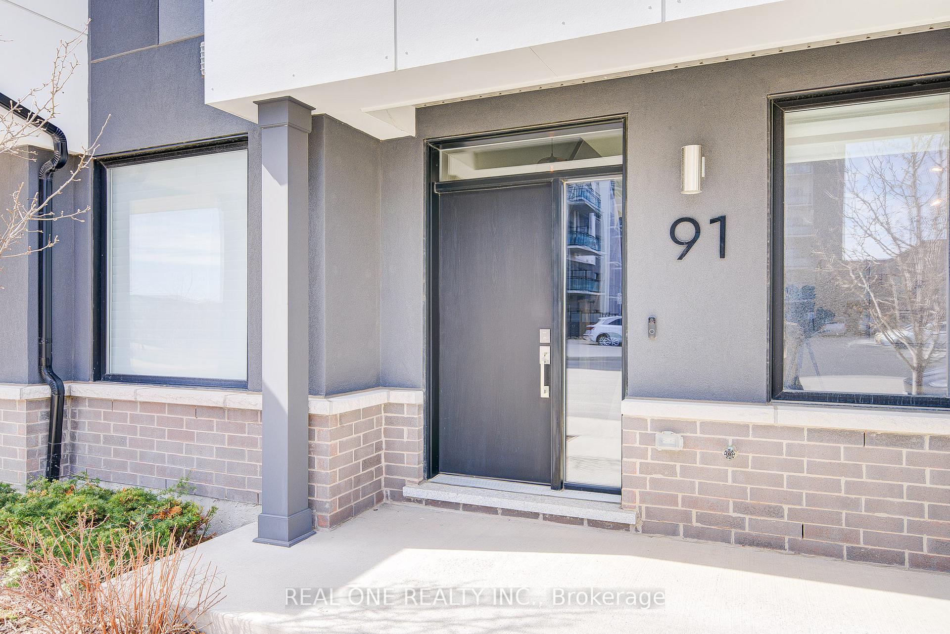 4 Bedrooms Condo at 91 Grovewood Common, Oakville For sale