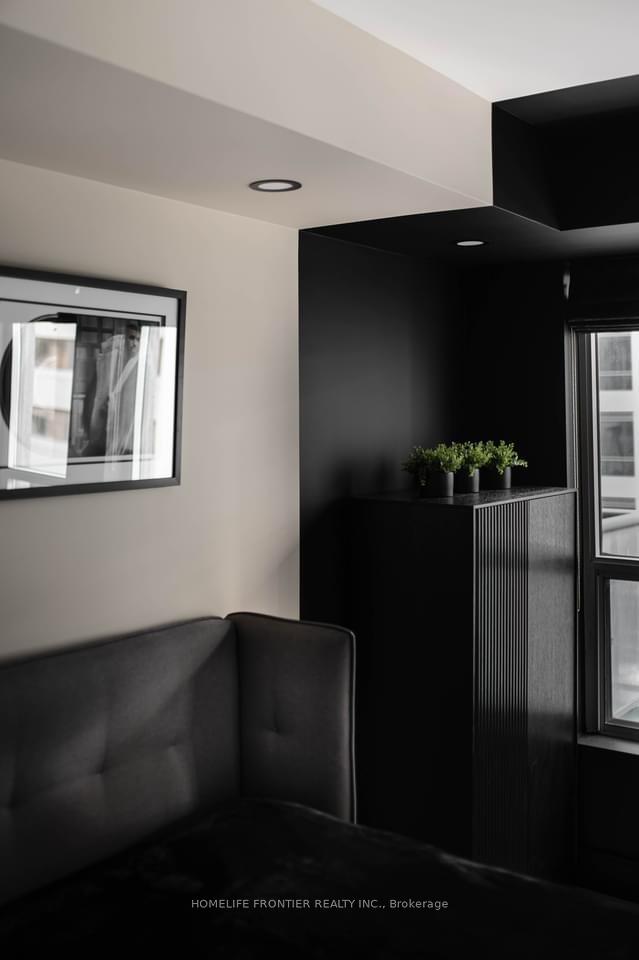 1 Bedroom Condo at 388 Bloor, Toronto For sale