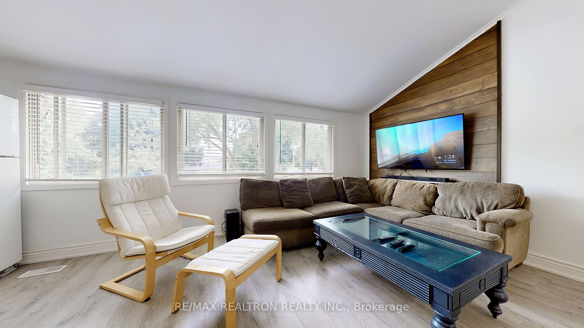 3 Bedrooms Condo at 1894 Kirkwall, Mississauga For sale