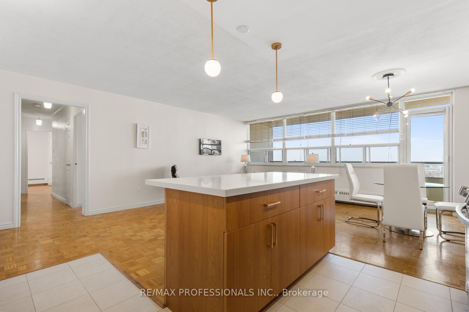 3 Bedrooms Condo at 360 Ridelle, Toronto For sale