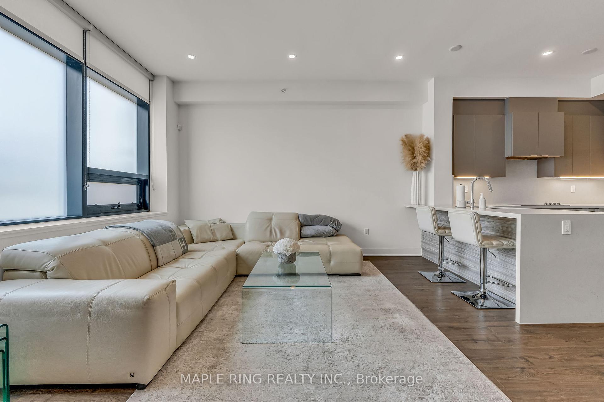 3 Bedrooms Condo at 2908 Highway 7, Vaughan For sale
