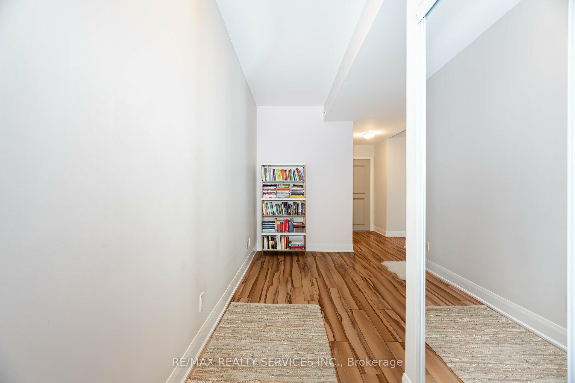 3 Bedrooms Condo at 2900 Highway 7, Vaughan For sale