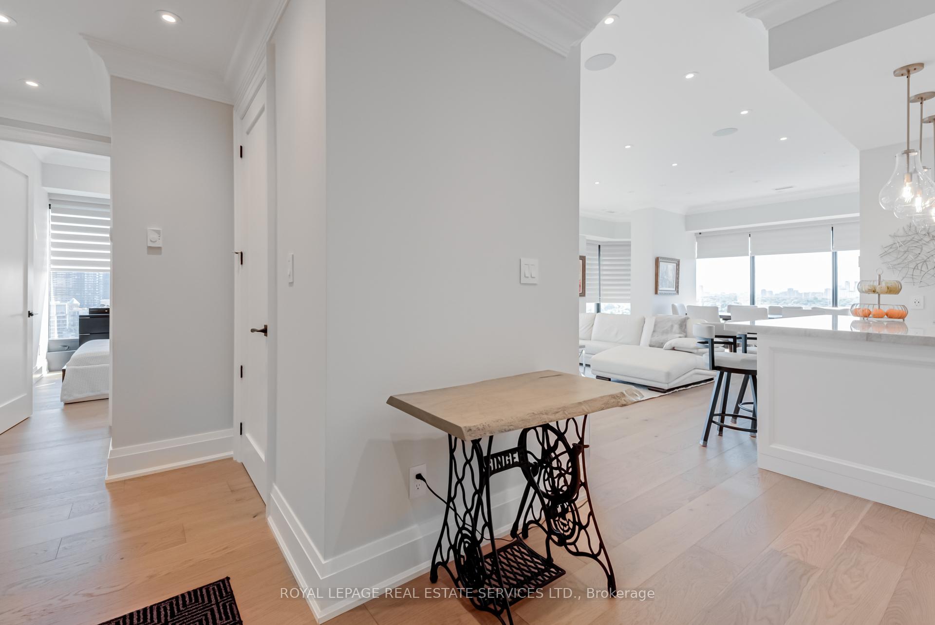 2 Bedrooms Condo at 2045 Lake Shore, Toronto For sale