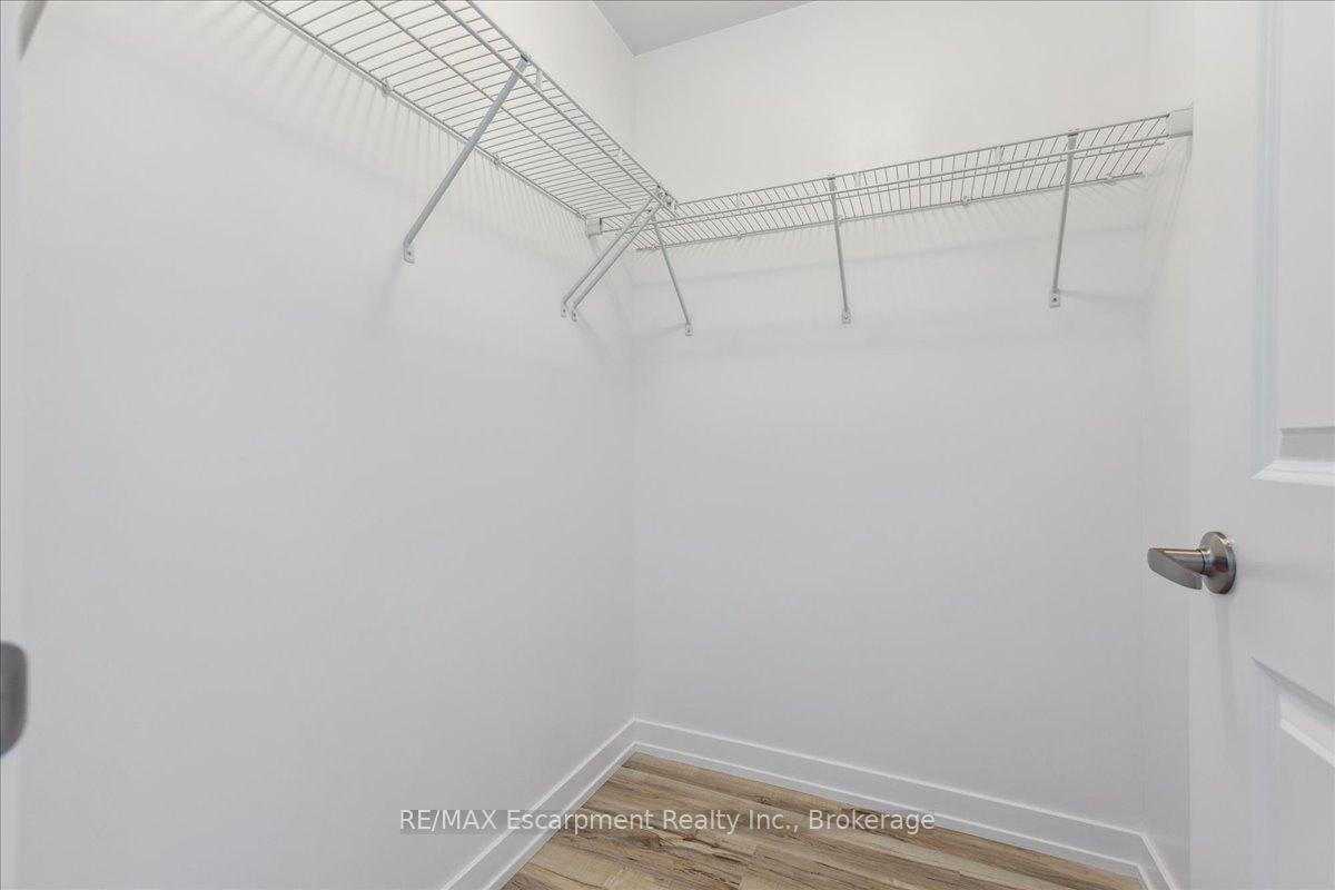 2 Bedrooms Condo at 450 Dundas,  Hamilton For sale