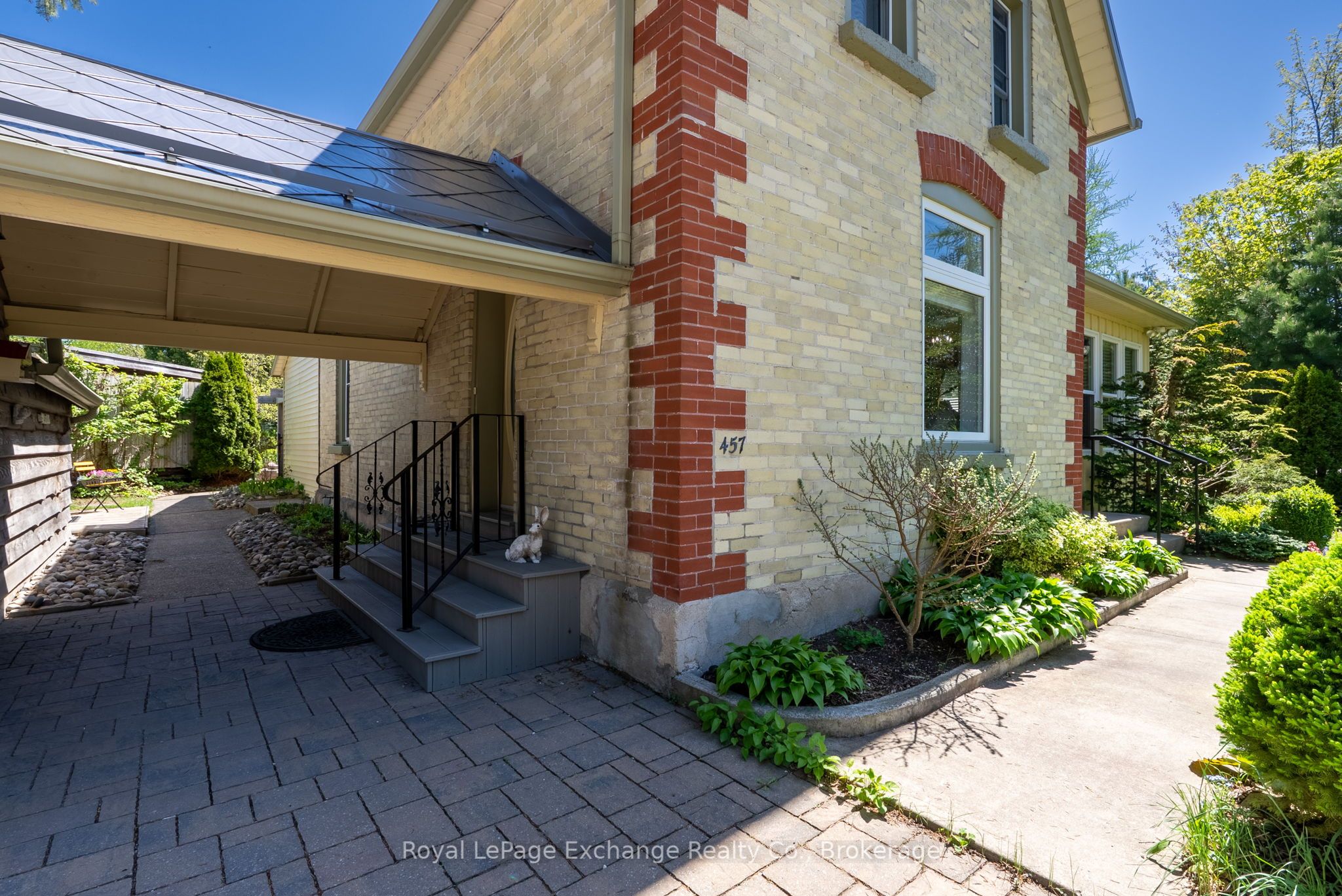 457 Penetangore Row S