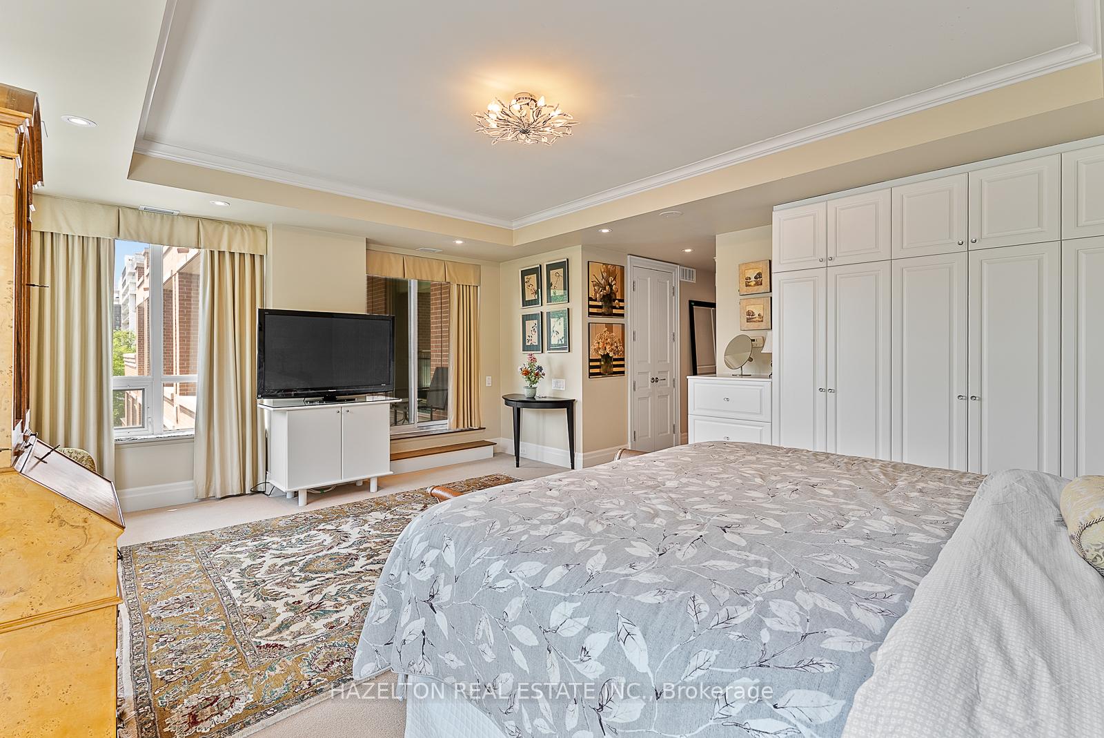 3 Bedrooms Condo at 155 St Clair, Toronto For sale