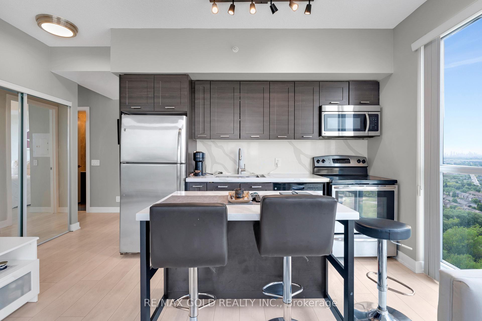 3 Bedrooms Condo at 2212 Lakeshore, Toronto For sale